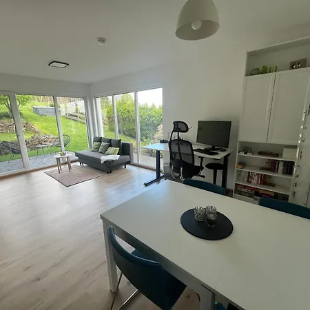 Helle, Moderne Im Grünen * Kürten