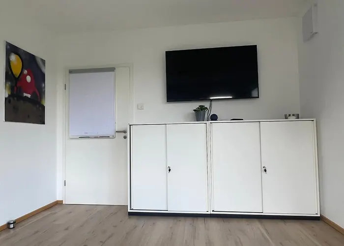 Helle, Moderne Im Gruenen *